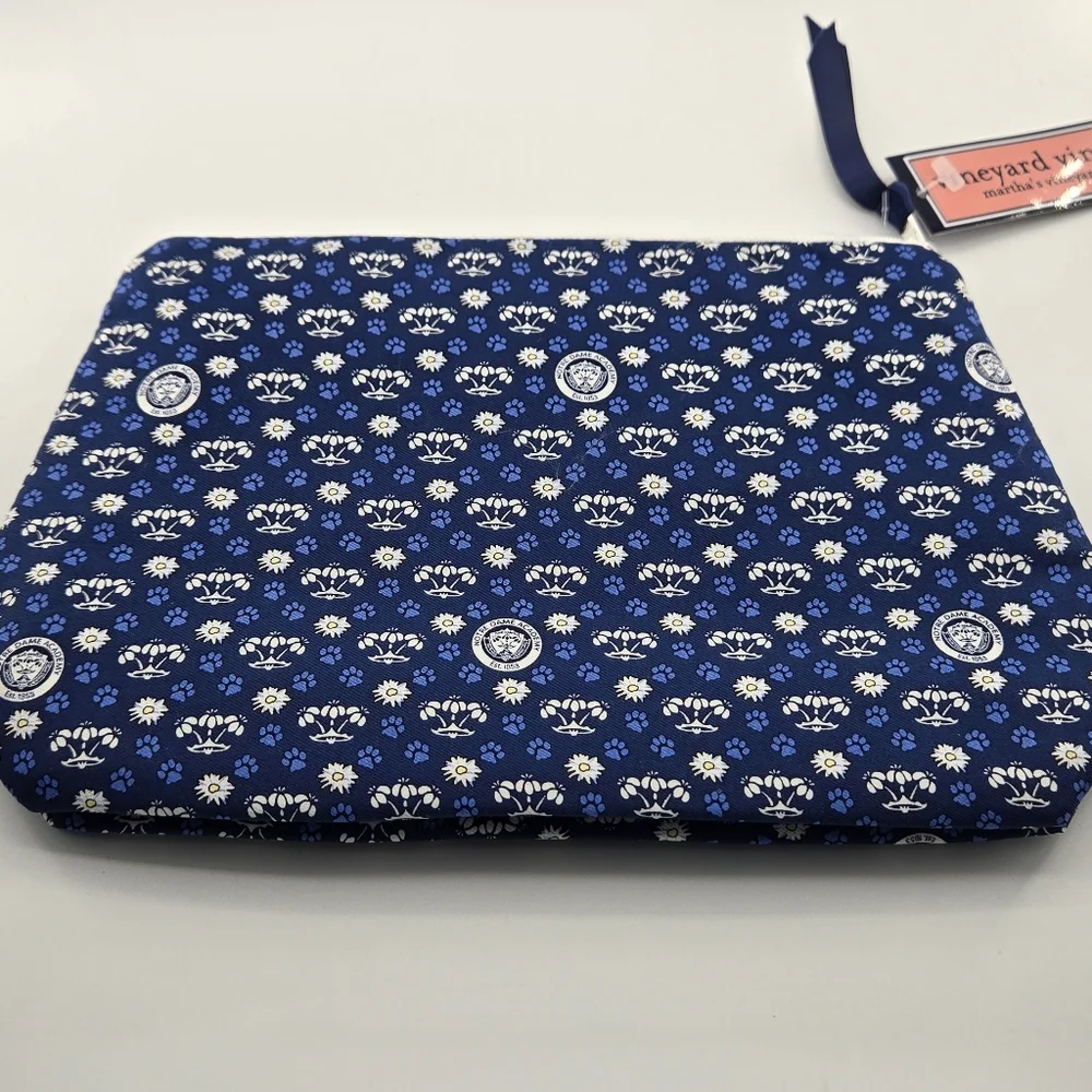 Vinyard Vines Notre Dame Academy Hingham School Crest Shaving or Cosmetic Bag - Picture 2 of 10